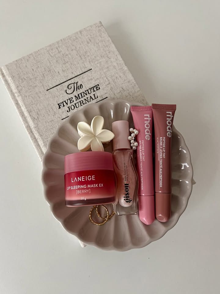 Hydra Glow Trio – Gisou Lip Oil, Rhode Lip Tint & Laneige Lip Mask