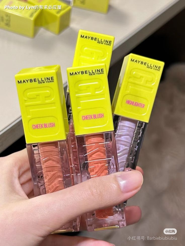 Maybelline Lip Gloss – High Shine Hydrating Formula