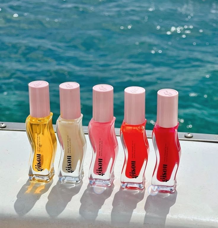 Gisou Lip Oil – Hydrating Lip Treatment | Non-Sticky Glossy Finish for Smooth & Nourished Lips