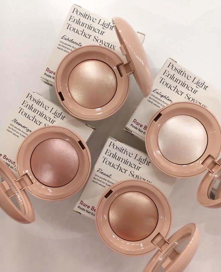 Rare Beauty Silky Radiance Powder Highlighter – Weightless Glow.