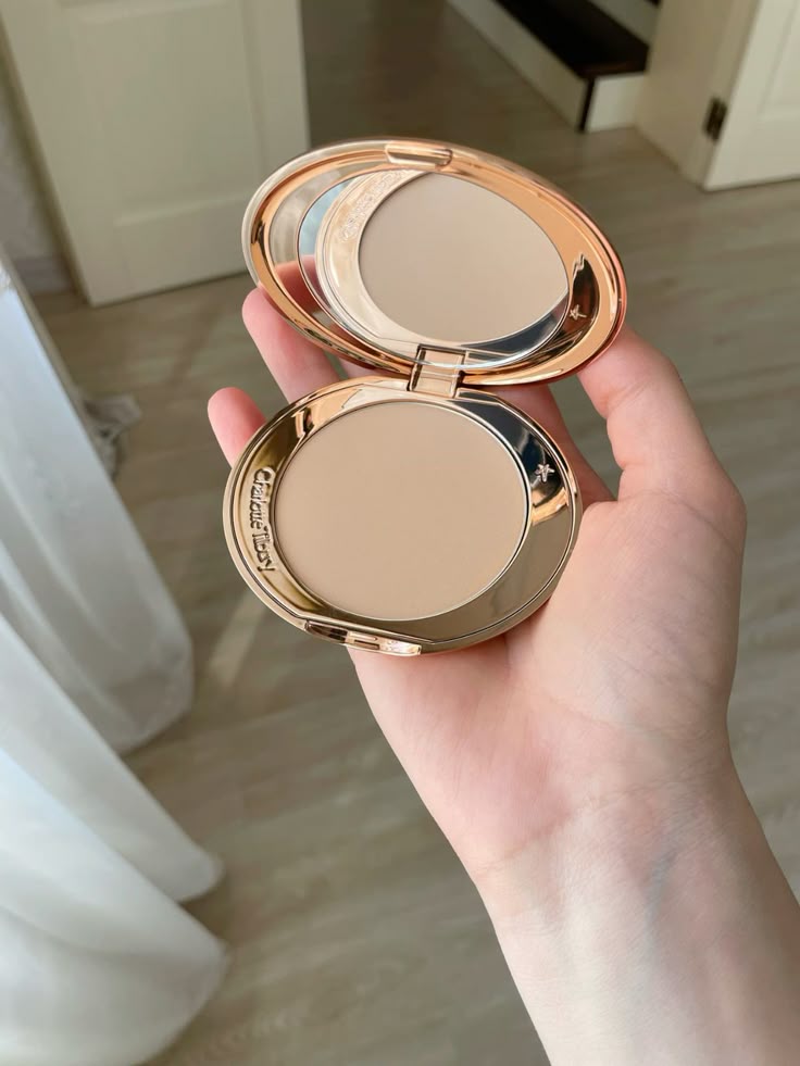 Charlotte Tilbury Airbrush Flawless Finish Face Powder – Smooth & Radiant Skin